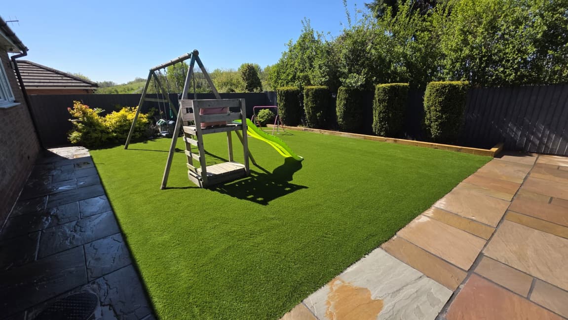 Garden boundary fencing project